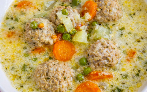 Tárkonyos zöldségleves húsgombóccal