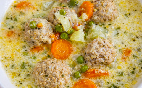 Tárkonyos zöldségleves húsgombóccal