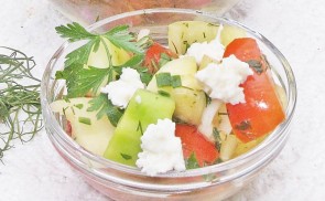 Cukkinis vegyes saláta