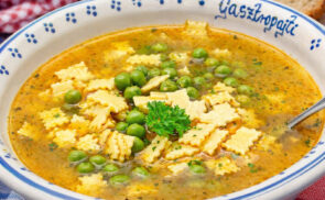 Magyaros zöldborsóleves