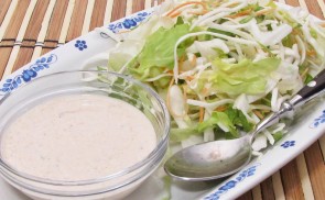 Toszkán saláta joghurtos dresszinggel