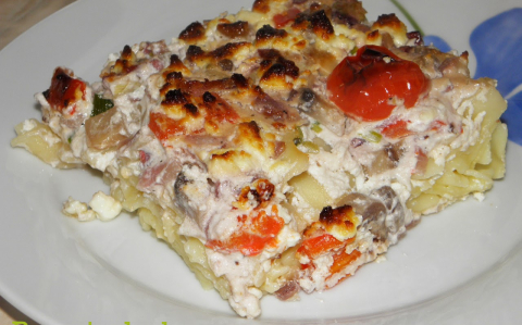 Rakott kecskesajtos tészta