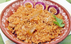 Szárnyas rizses hús