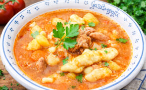 Bográcsgulyás pulykacombból