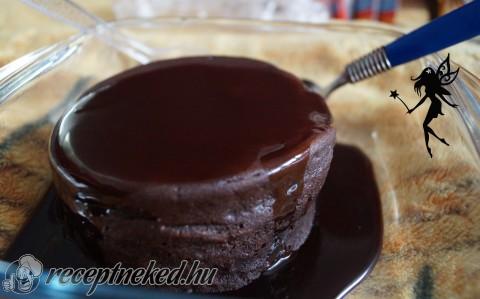 Mikrós süti csokiszósszal
