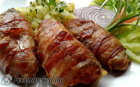 Fűszeres csirkeszárnyak baconba tekerve
