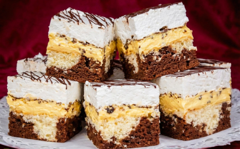 Kókuszos-habgaluskás krémes sütemény