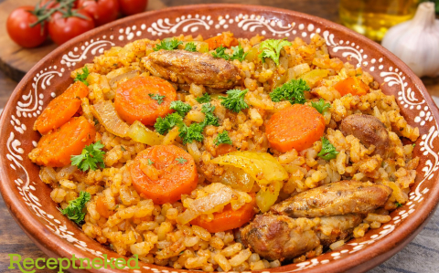 Zöldséges piláf csirkecombbal