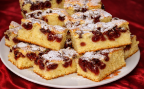 Meggyes, tejfölös piskóta