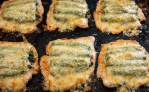 Spárgával, sajttal sütött csirkemell