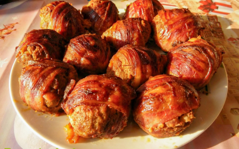 Sajttal töltött fasírt muffin sütőben sütve