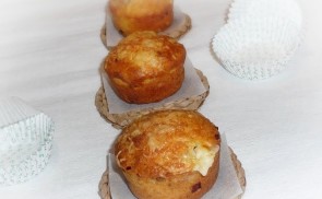 Sajtos-baconös muffin