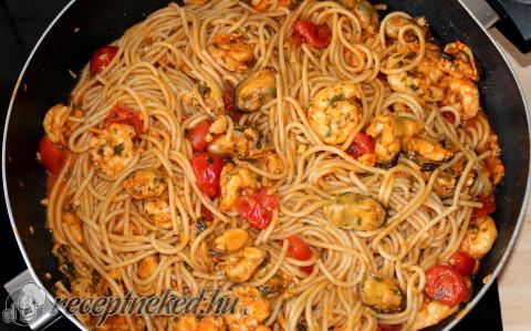 Garnélás-kagylós spagetti