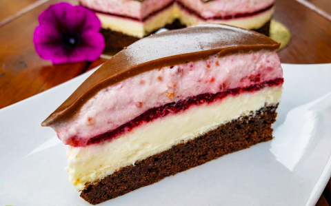 Málnás csokoládés joghurttorta