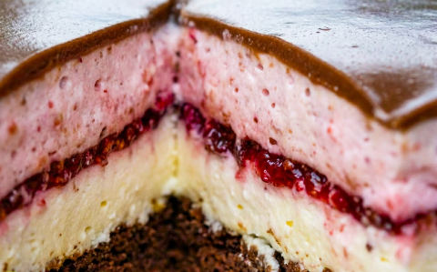 Málnás csokoládés joghurttorta