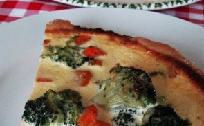 Fetasajtos répás-brokkolis pite