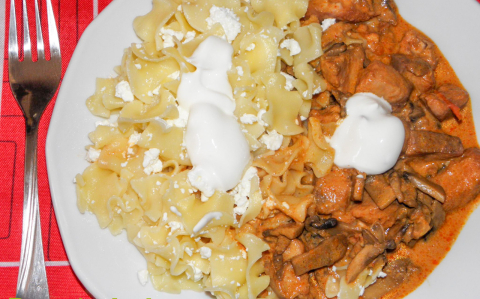 Gombás harcsapaprikás