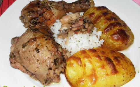 Fokhagymás párolt csirkecomb zöldfűszerekkel