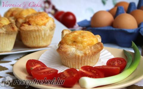 Sonkás-tojásos muffin leveles tésztában sütve