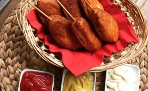 Chilis-mézes corn dog