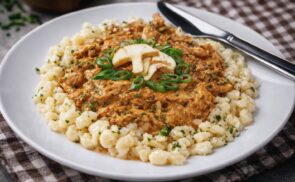 Tejfölös erdei gombapörkölt