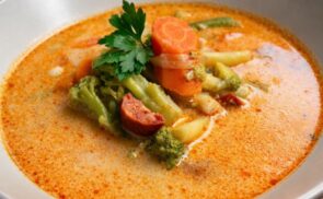 Kolbászos zöldségleves