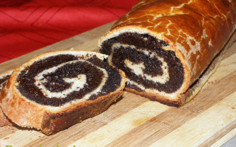 Aszalt szilvás-mákos bejgli