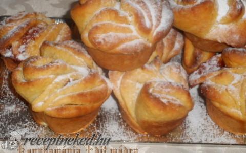 Nutellás és lekváros rózsák muffin sütőben sütve