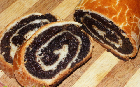 Aszalt szilvás-mákos bejgli