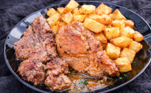 Egyszerű fokhagymás karajszeletek