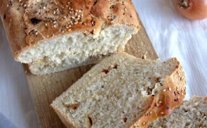 Parmezános-hagymás kenyér