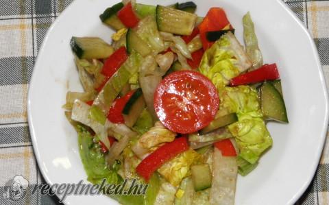 Egyszerű balzsamecetes saláta