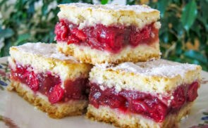 Meggyes pudingos pite