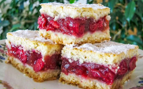 Meggyes pudingos pite