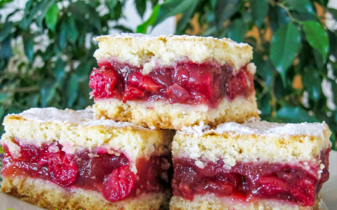 Meggyes pudingos pite