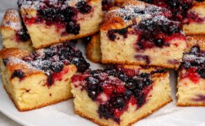 Joghurtos, vegyes gyümölcsös szelet