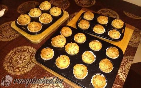 Medvehagymás- sonkás muffin