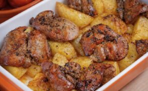 Tepsis csirkemáj krumplival