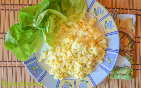 Tojásos nokedli ecetes salátával