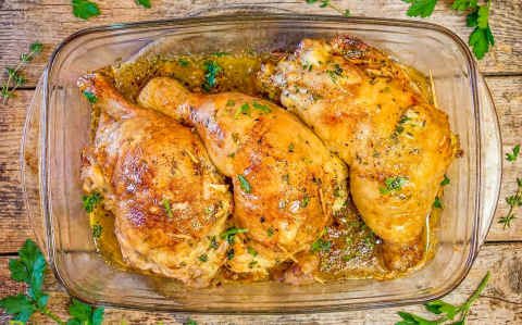 Füstölt tarjával és tojással töltött csirkecombok