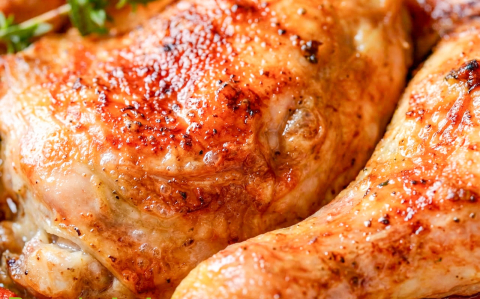 Zöldségágyon sült csirke