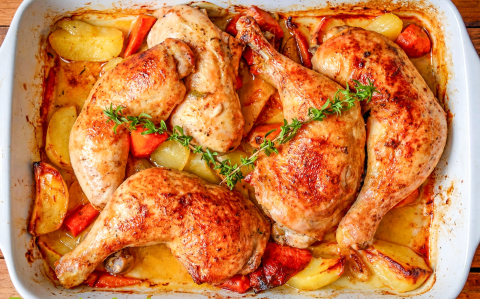 Zöldségágyon sült csirke