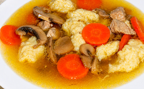 Sertésraguleves vajgaluskával