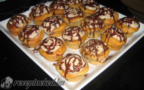 Szilvás muffin fahéjas mascarpone krémmel