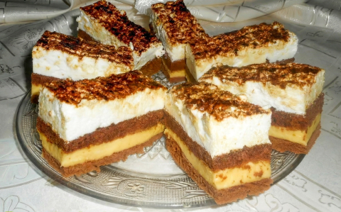 Kávés, krémes sütemény