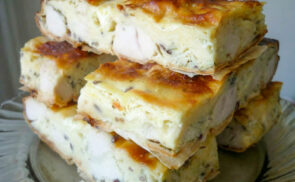 Petrezslymes-fokhagymás csirkés rétes