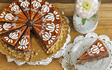 Dobos torta díszítő cukormázzal