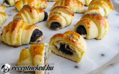 Mákos-szilvalekváros kelt kifli recept fotóval Mákos-szilvalekváros kelt kifli