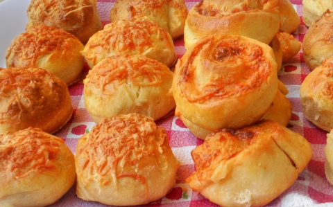 Gyors sajtos csiga és pogácsa recept fotóval Gyors sajtos csiga és pogácsa