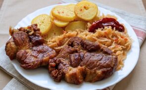 Sült tarja párolt káposztával és burgonyával